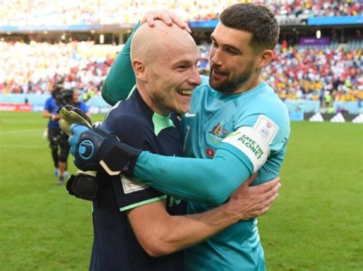Australian Midfielder Aaron Mooy Fifa 2018 Updates! Explore Aaron Mooy Wiki facts And Net Worth Details