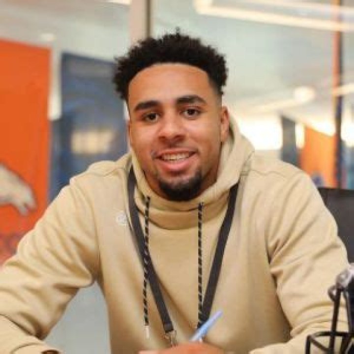 Caden Sterns Dating Status, Parents & Family Life