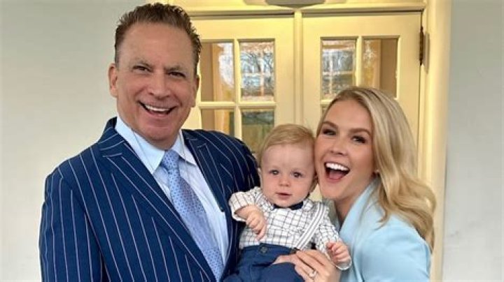 Carolyn Hax Wiki, Bio, Age, Height, Husband, Instagram, Net Worth