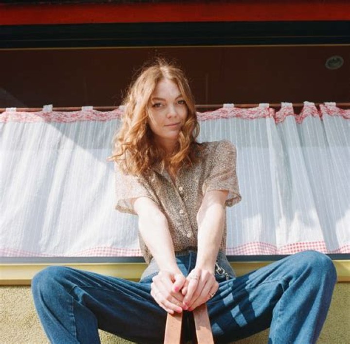 Emily Coutts Biography: Age, Net Worth, LGBTQ+, Pictures, Movies, Wiki