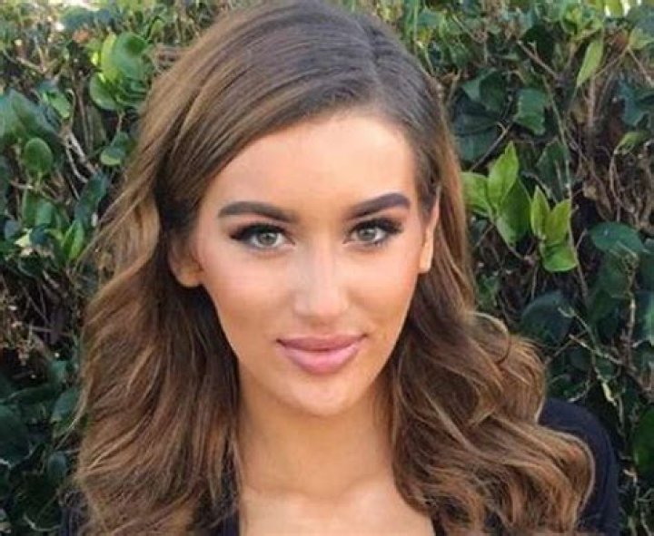 Molly Eskam Height, Weight, Age, Measurements, Net Worth, Facts