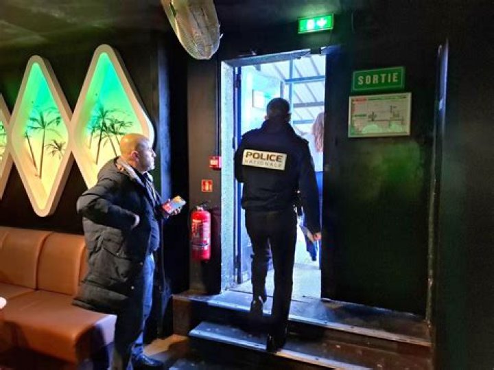 Pere De Famille Poignardé