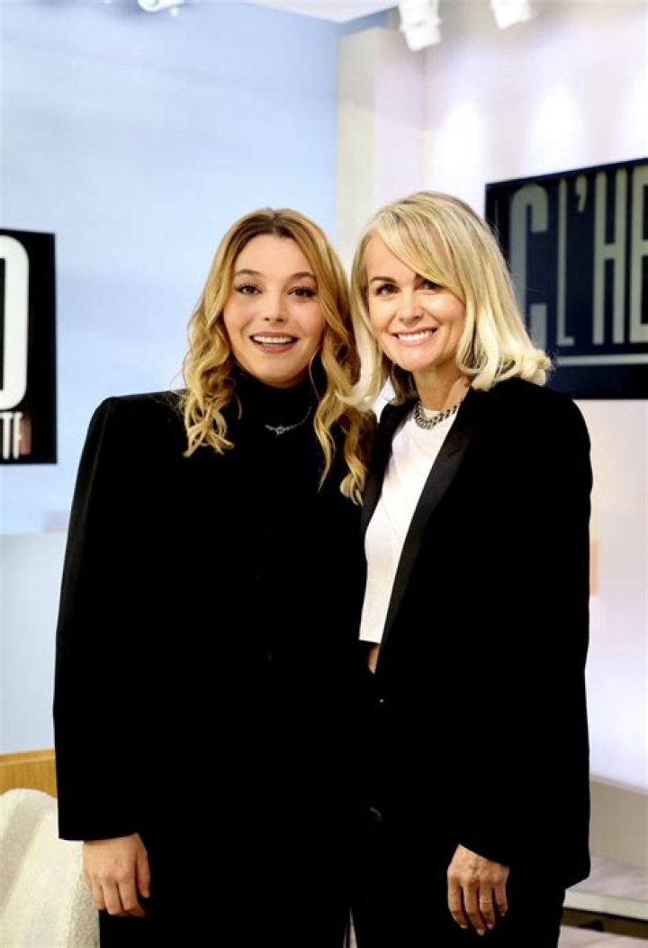 Santa Chanteuse Couple